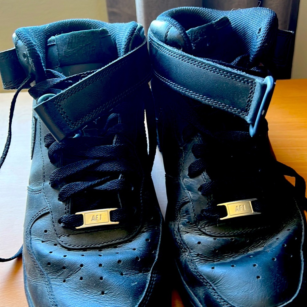 Size 9 AF1 Nike high tops like new